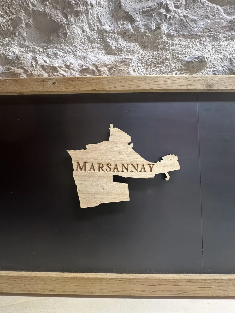 Aimant en bois découpé à la forme de l’appellation Marsannay