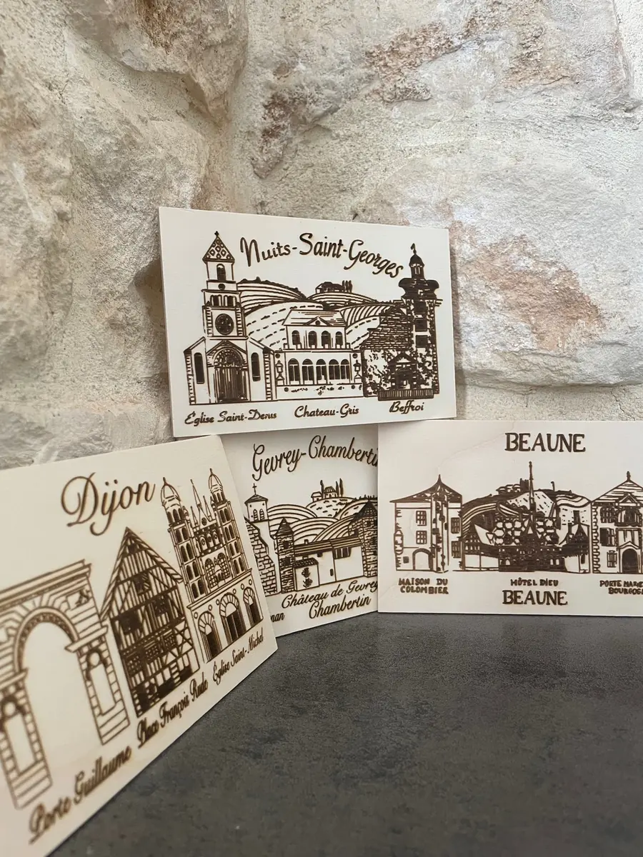 Carte postale en bois gravée – Appellations et villages de Bourgogne