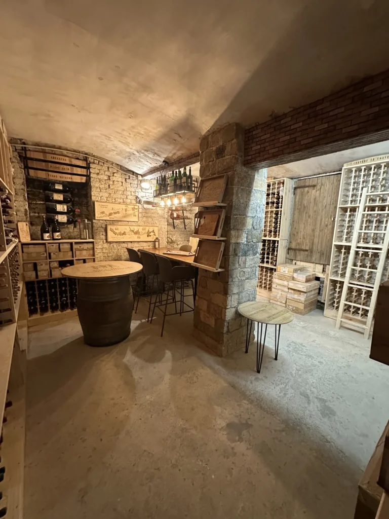 Aménagement complet d’une cave à vin de plus de 4000 bouteilles à Vienne, Autriche