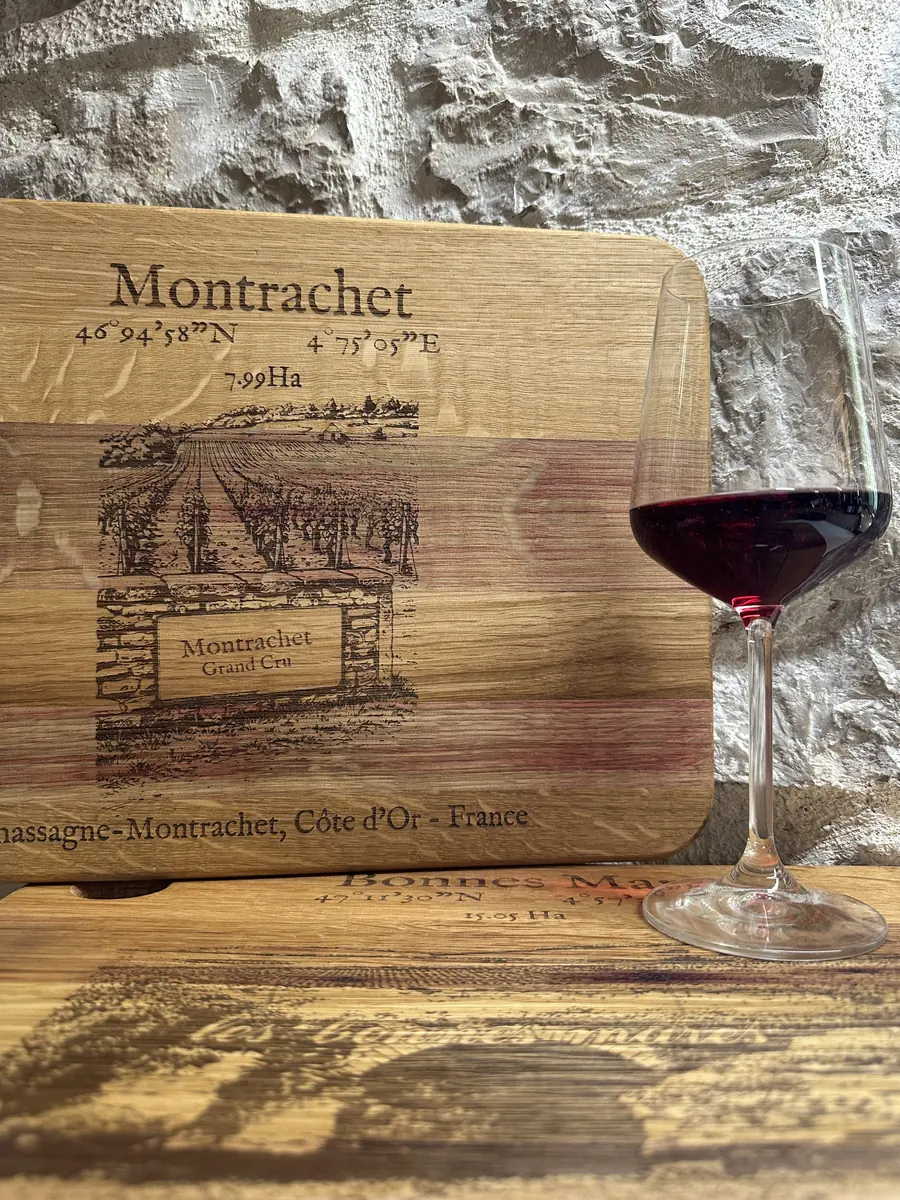 Planche apéritive en chêne d’ancien tonneau gravée d’un Grand Cru, gamme Apogée