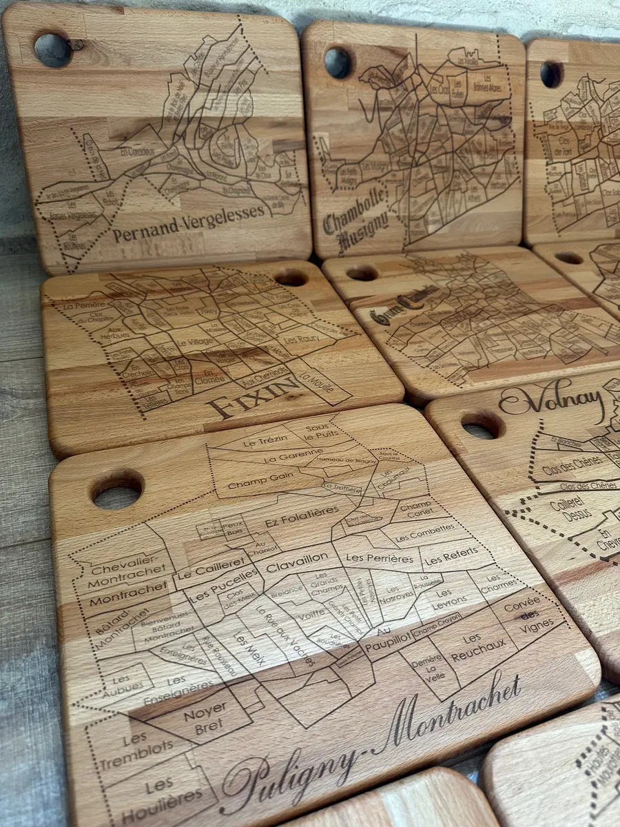 Planche apéritive en hêtre massif gravée des appellations de Bourgogne, gamme Origine