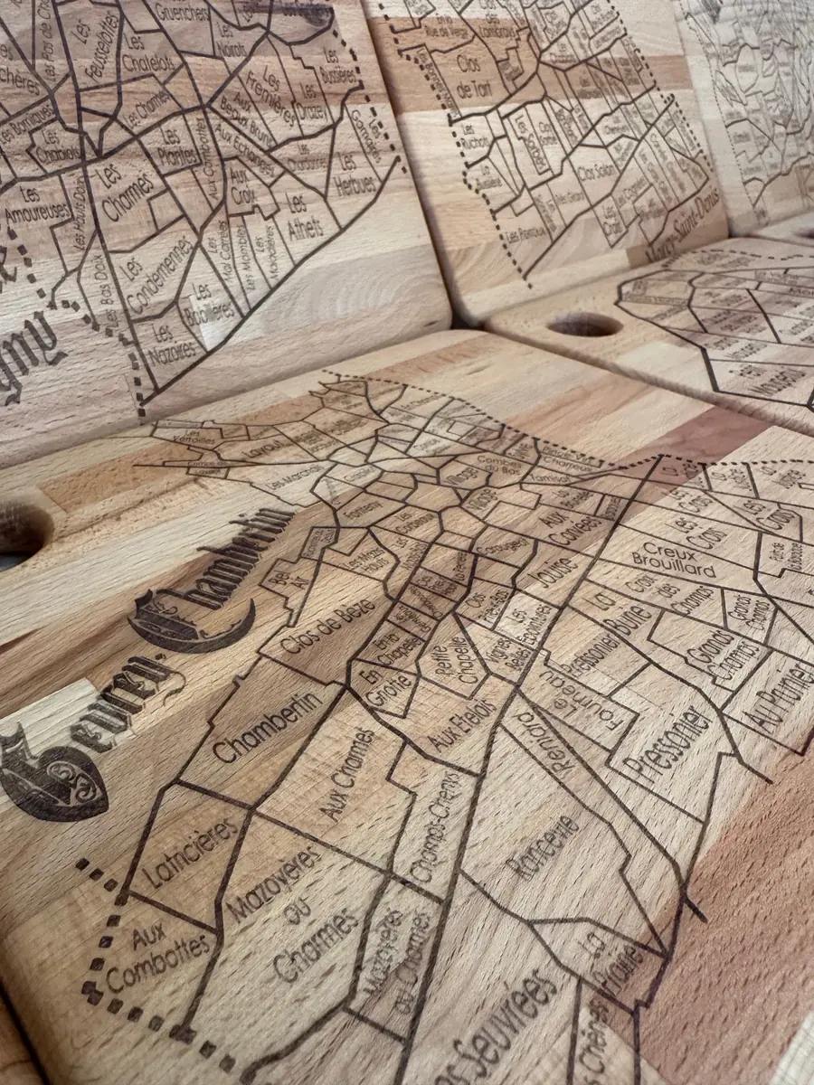 Planche apéritive en hêtre massif gravée des appellations de Bourgogne, gamme Origine