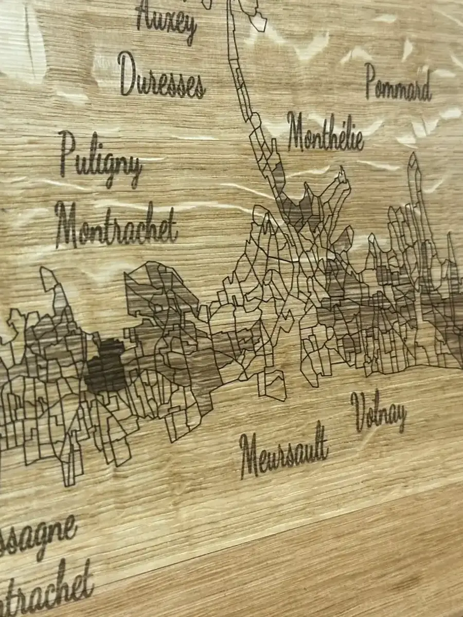Planche apéritive XXL en fond de tonneau gravée Cote De Beaune Zoom