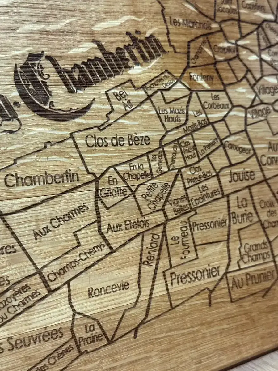 Planche apéritive XXL en fond de tonneau gravée Gevrey Chambertin Zoom