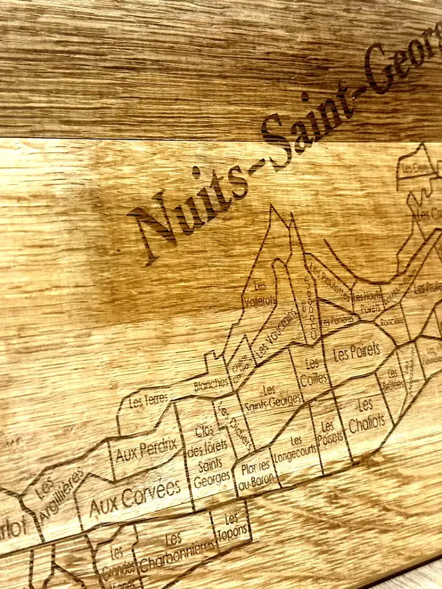Planche apéritive XXL en fond de tonneau gravée Nuits Saint Georges Zoom