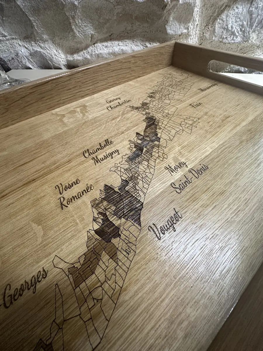 Plateau de dégustation en chêne verni gravé Côte de Nuits